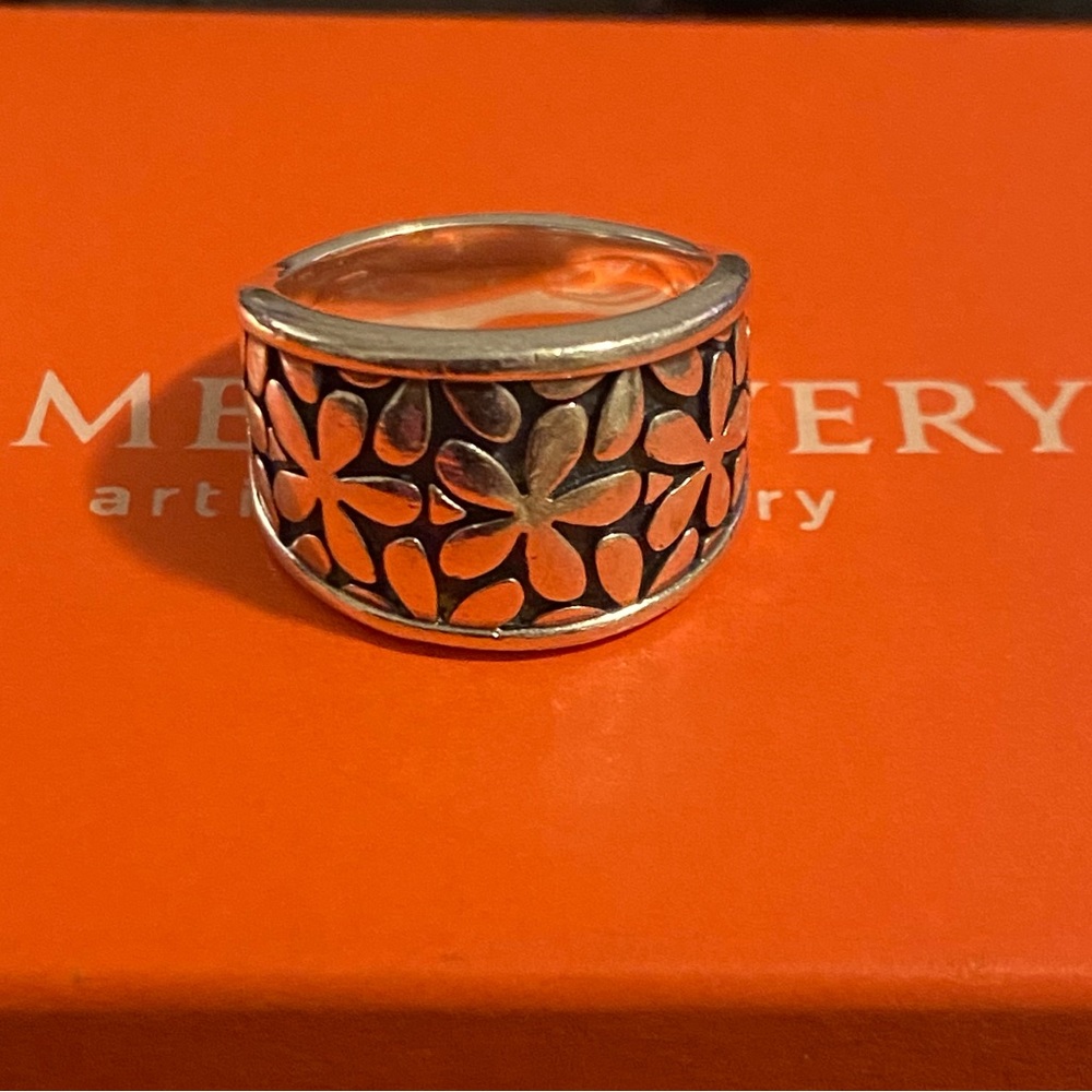 James Avery Retired Spring Blossom size 5.5